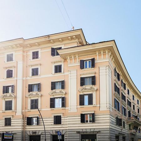 Live Roma - Chez Le Roi Luxury Apartment Bagian luar foto