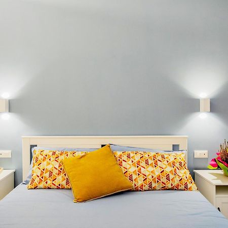 Live Roma - Chez Le Roi Luxury Apartment Bagian luar foto